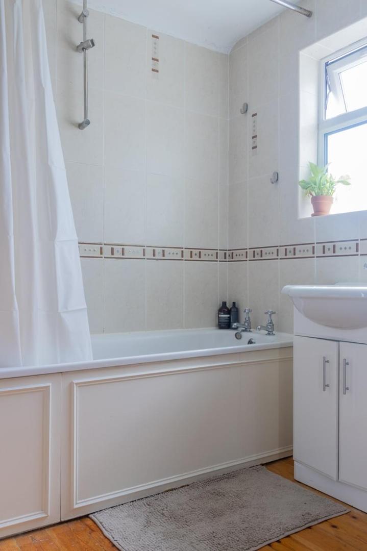 Guest house Guestready - Victorian Redbrick In Heart Of *